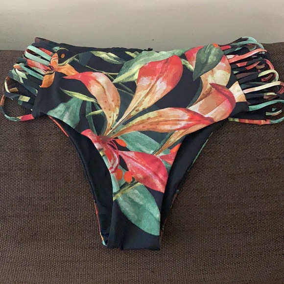 🔥 NWT Swimsuit - Picture 4 of 6